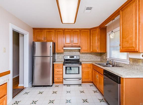 5th image of 8037 Vaughan Dr