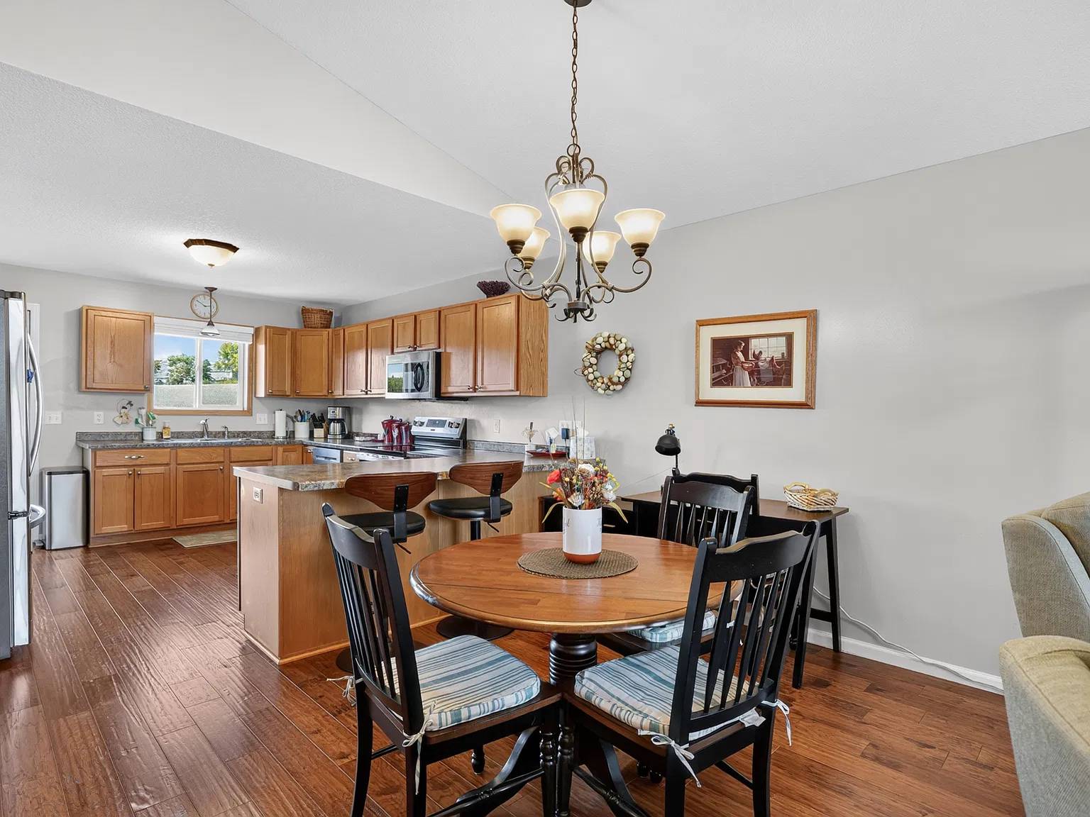 3 bed, 2487 sqft, $2,495 — Photo 4