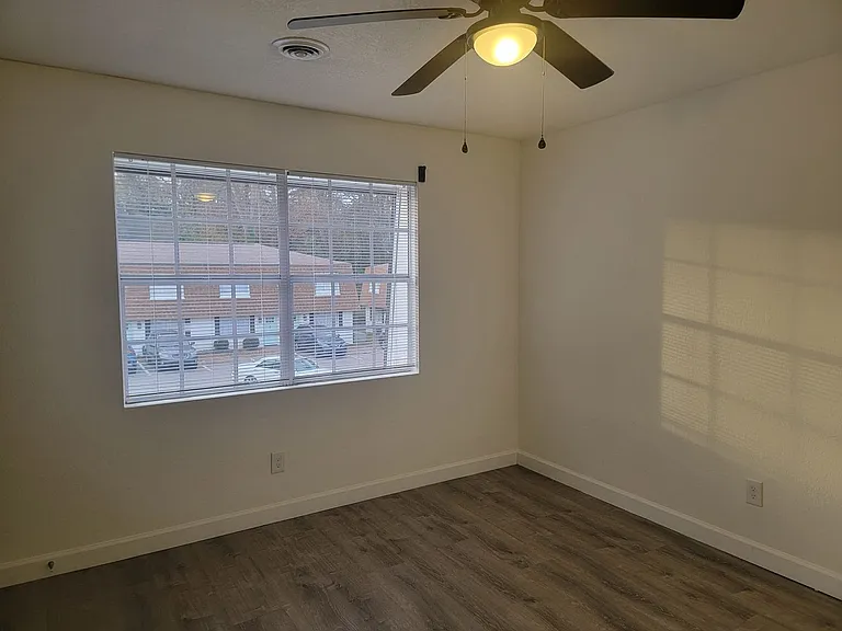 625 Coleman St — Photo 40
