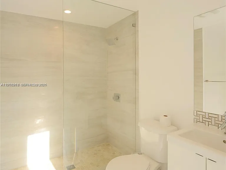 880 N Venetian Dr — Photo 13