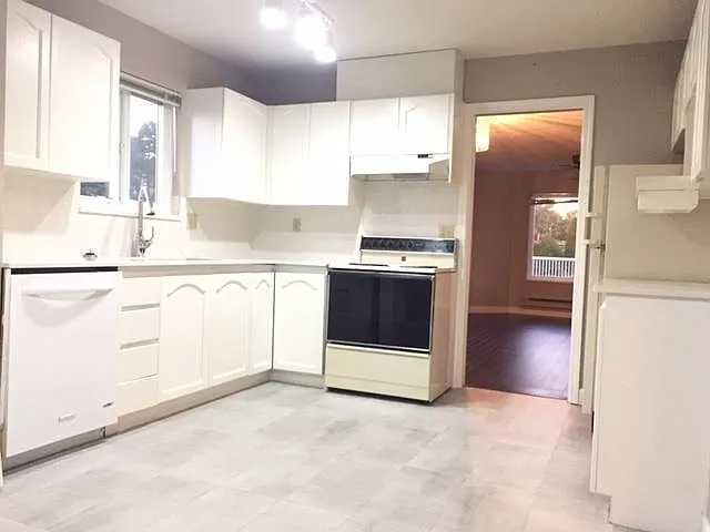 5078 47a Ave #6 — Photo 1