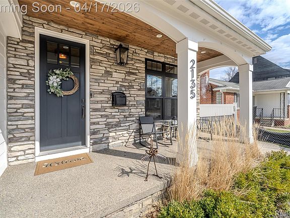 3rd image of 2135 Manchester Rd