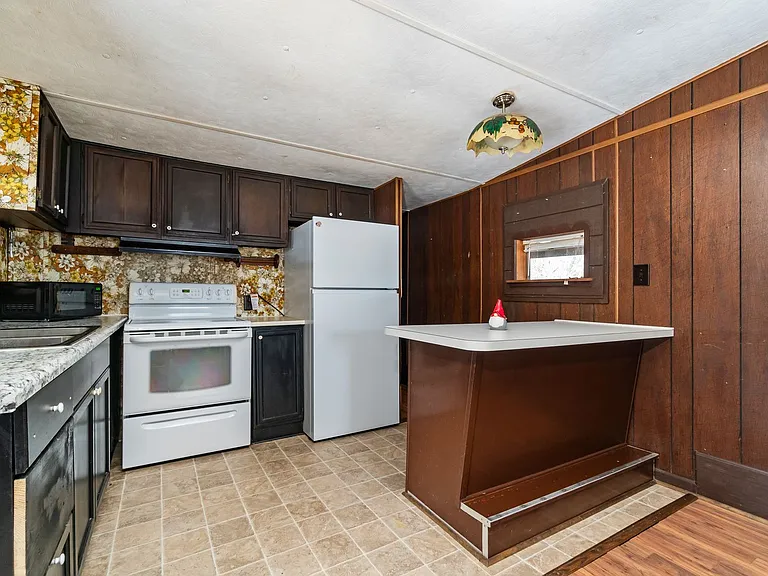 102 N Dawn St — Photo 3