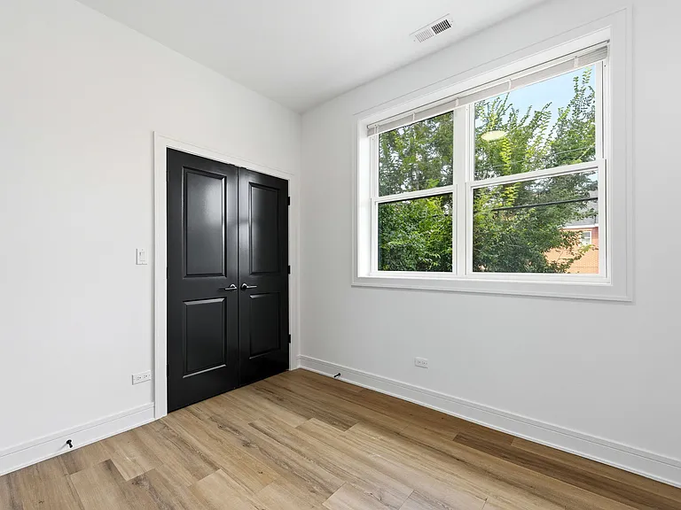 3902 S Lake Park Ave #2 — Photo 15