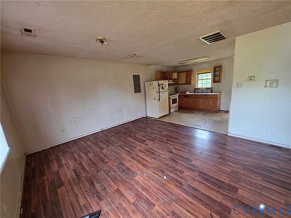 2nd image of 646 Valley Dr