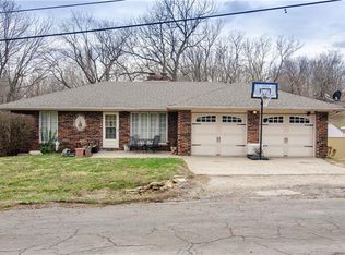 5112 Amazonia Rd, Saint Joseph, MO 64505