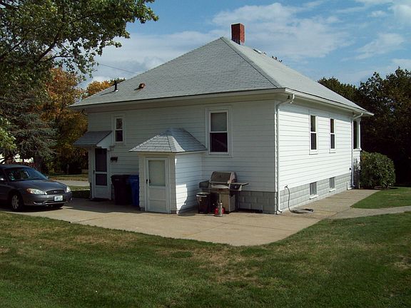 3rd image of 143 Rockwood Ave