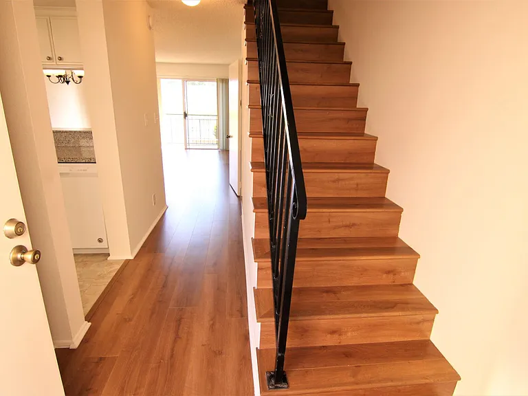 13552 Burbank Blvd #3 — Photo 2