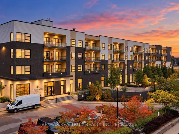 555 William Graham Dr #228, Aurora, ON L4G 3H9