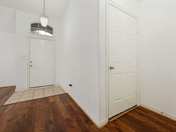 4th image of 7806 Quiet Waters Dr
