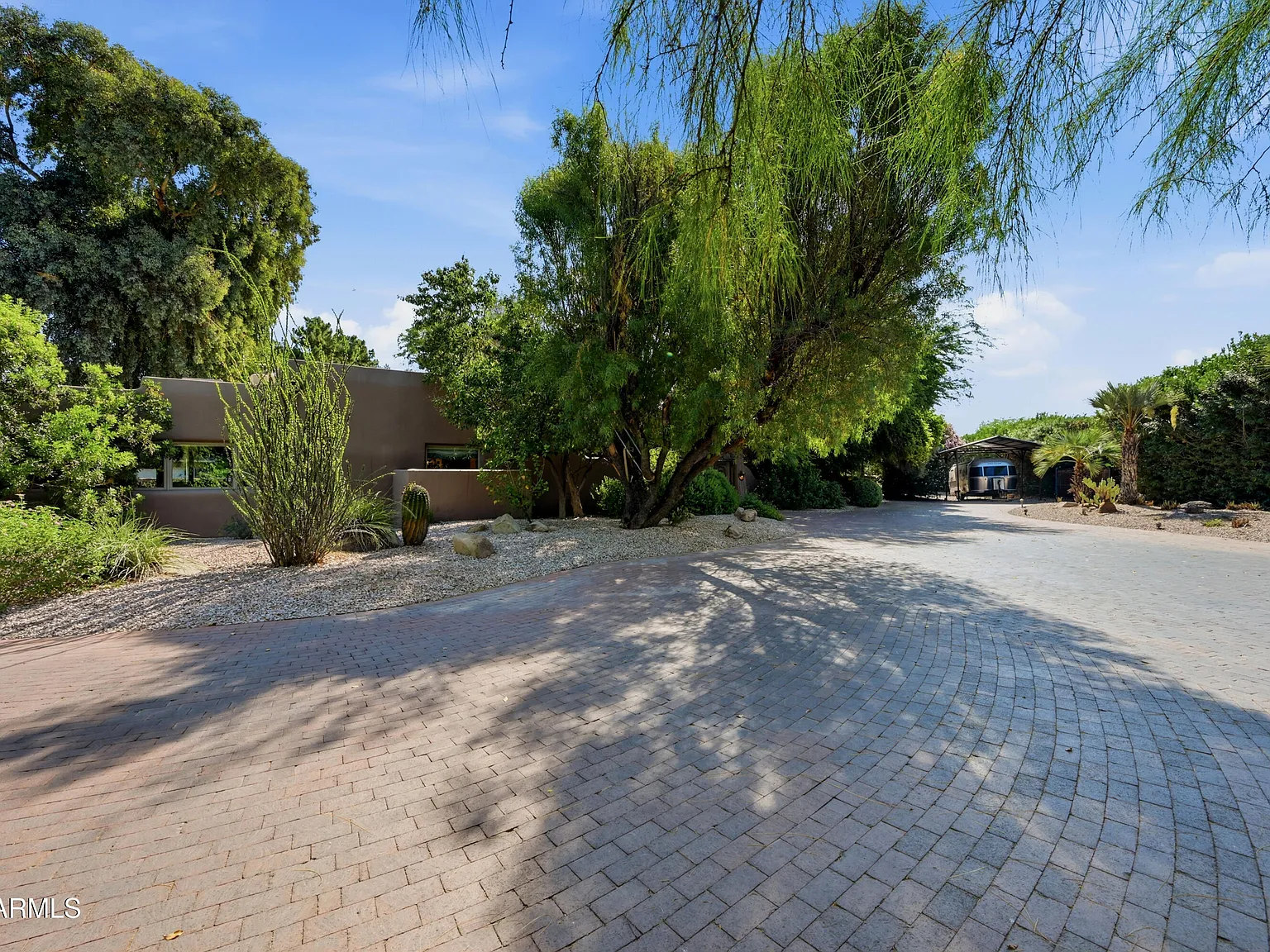 5 bed, 3.5 bath, 5244 sqft, $12,000 — Photo 2