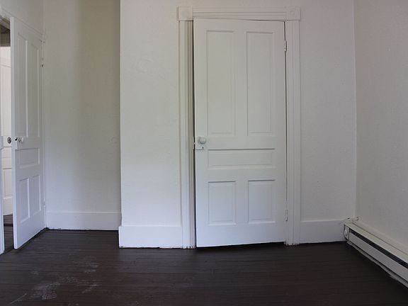 4th image of 118 W Main St