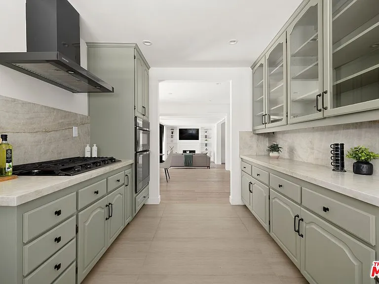 712 N Rodeo Dr — Photo 13