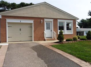 1 Lumsden Ct, Toms River, NJ 08757