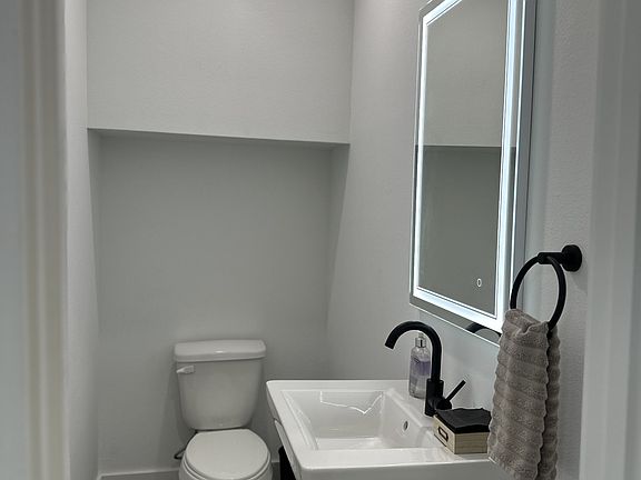 5th image of 1711 Ruth St Unit A
