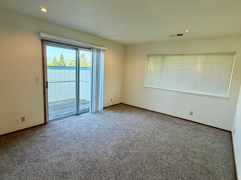 74 San Luis Ct — Photo 17