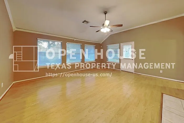3 bed, 2.0 bath, 1939 sqft, $2,325 — Photo 3