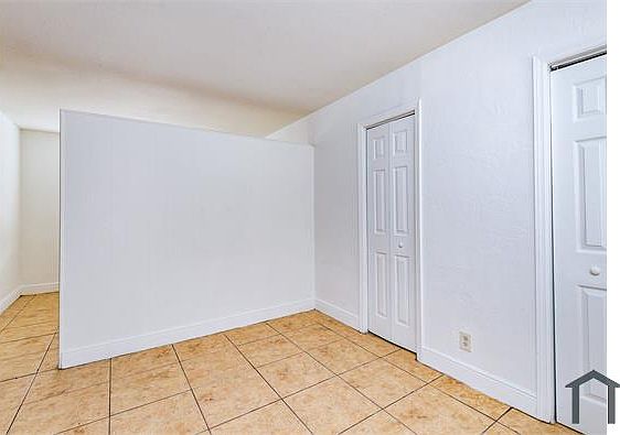 5th image of 4081 N Dixie Hwy APT 24