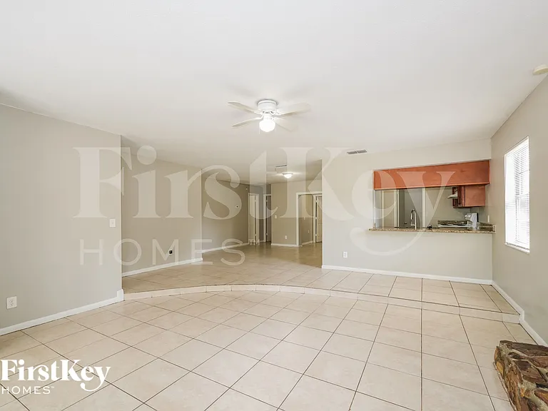 2224 E Hanna Ave — Photo 4