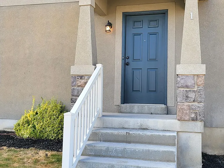 8045 N Plum Creek Dr — Photo 2