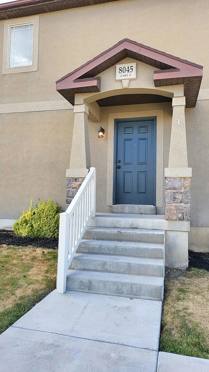Building Photo - 8045 N Plum Creek Dr