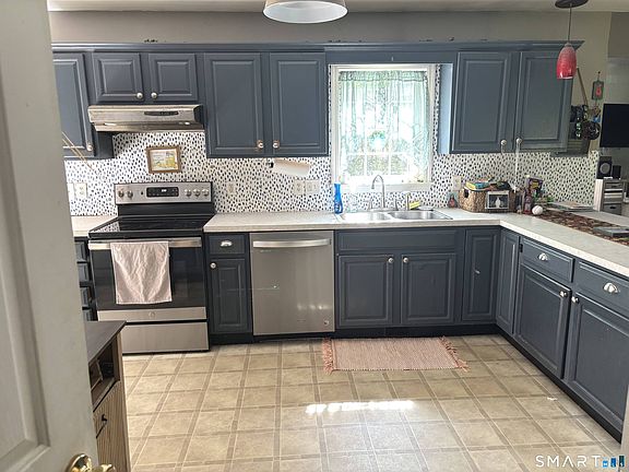 3rd image of 871 Brook Road