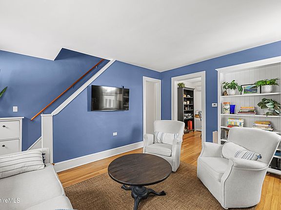 3rd image of 8 Lukeman Ln