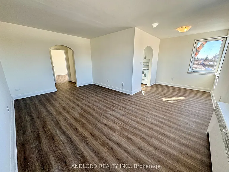 36 Wood Glen Rd #302 — Photo 4