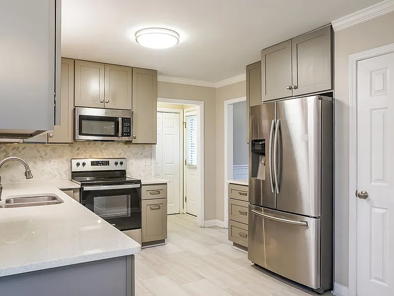 4208 Knightsbridge Way — Photo 9