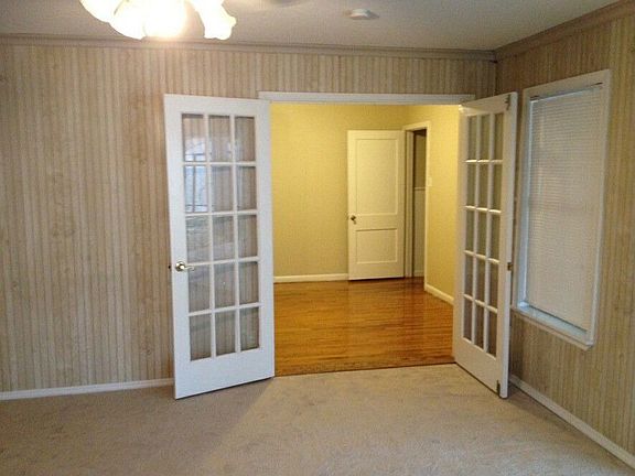 5th image of 250 Erskine Pl