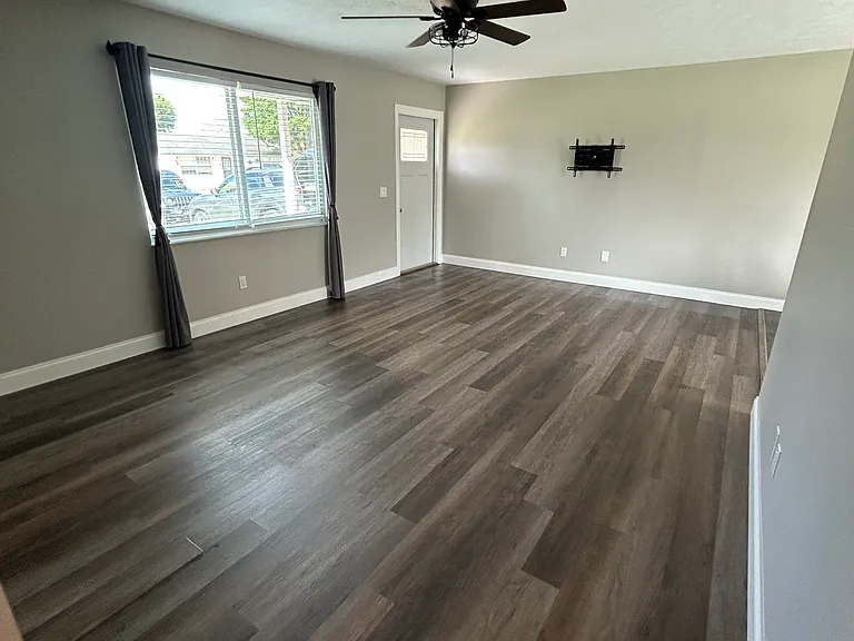 2380 SE Harrington Ave — Photo 3