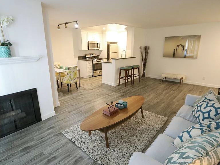 Westwood Riviera Apartments — Photo 56