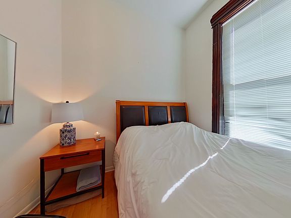 3rd image of 859 W Oakdale Ave #2