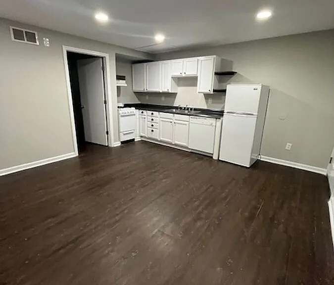 208 Lakeshore Dr #22 — Photo 2