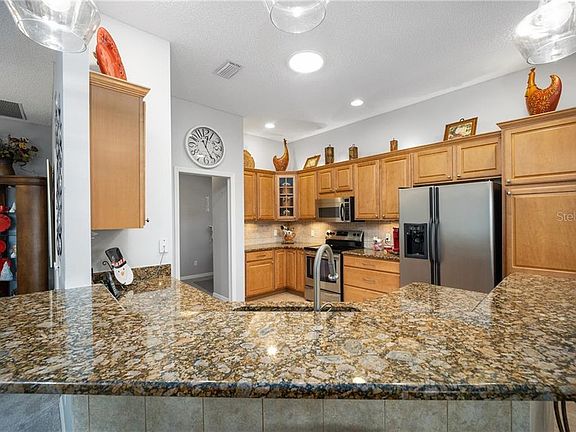 5th image of 17495 SE 74th Raes Hall Ave