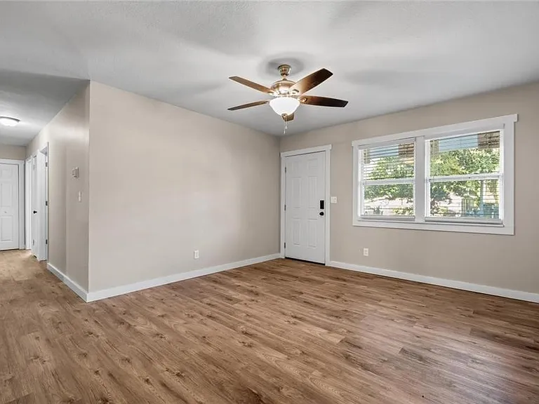 920 Johnston St — Photo 20