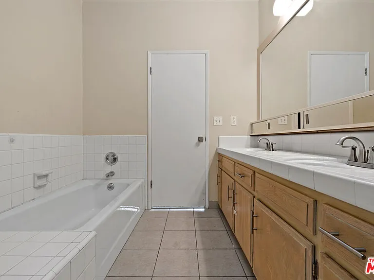 1830 Westholme Ave #101 — Photo 18