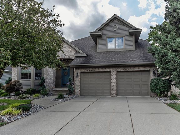 2nd image of 324 Geneva Cir #28