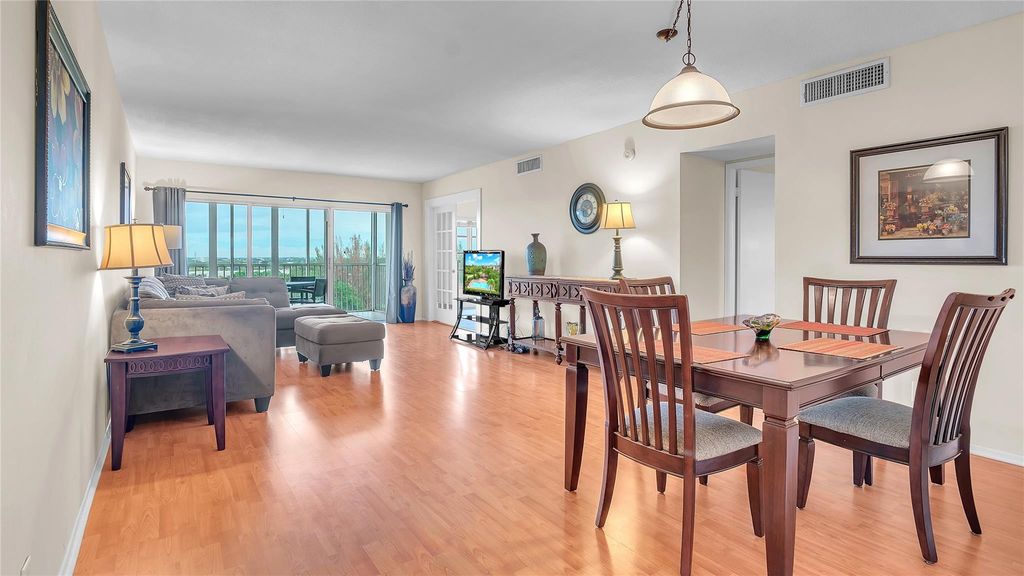3150 N Palm Aire Dr APT 909, photo 2