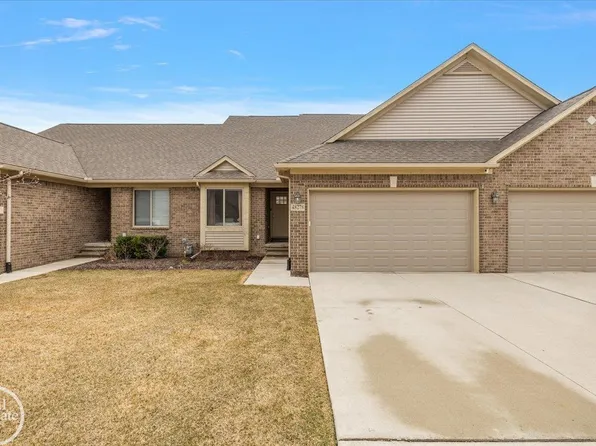 48278 Applegrove Ln, Chesterfield, MI 48051