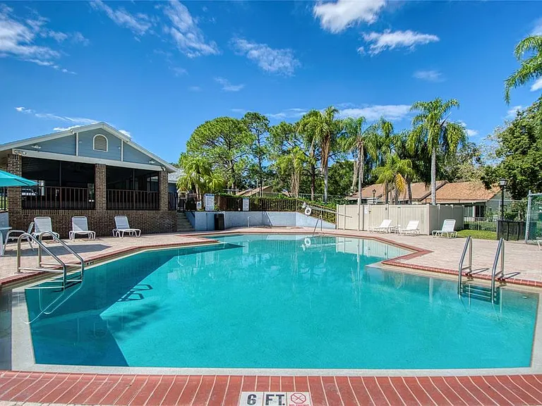 2390 Bentley Dr — Photo 43