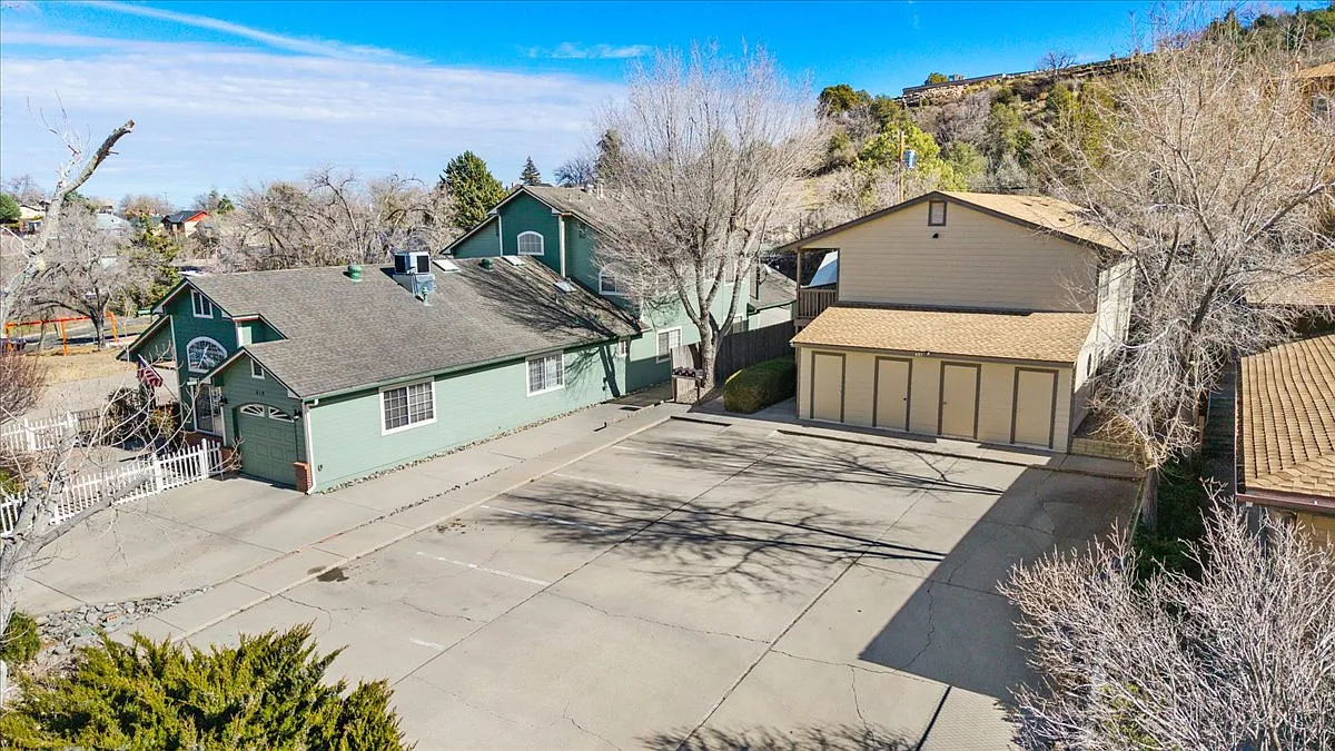 425 S Alarcon St — Photo 2