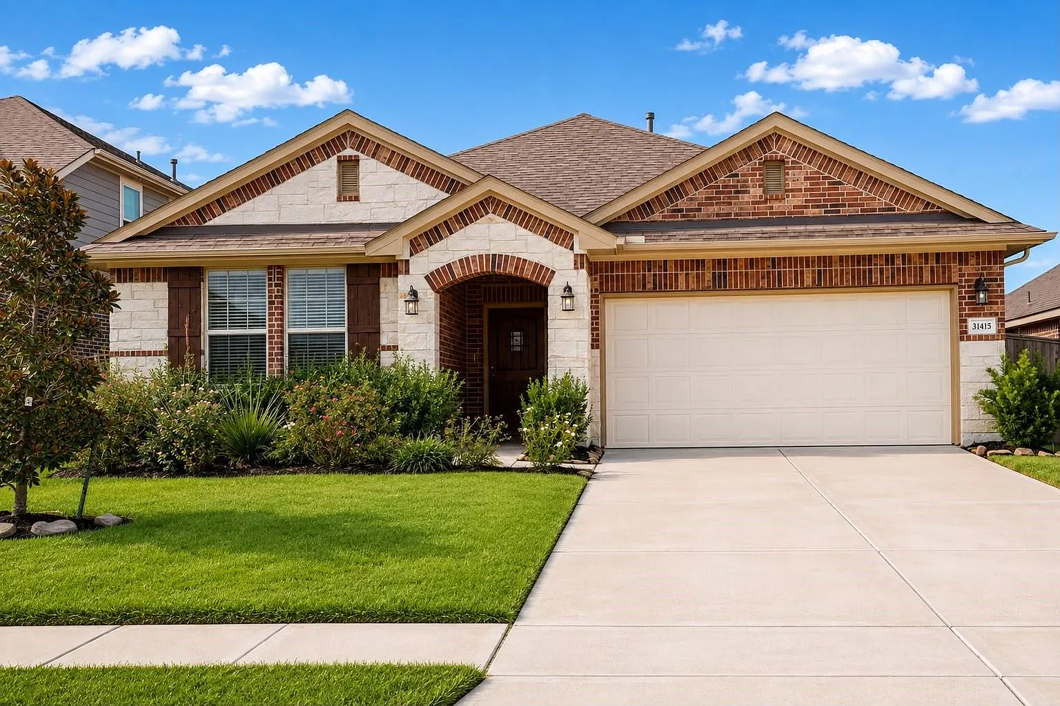 4 bed, 2.0 bath, 1934 sqft, $2,300 — Photo 1
