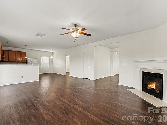 4th image of 267 Flanders Dr
