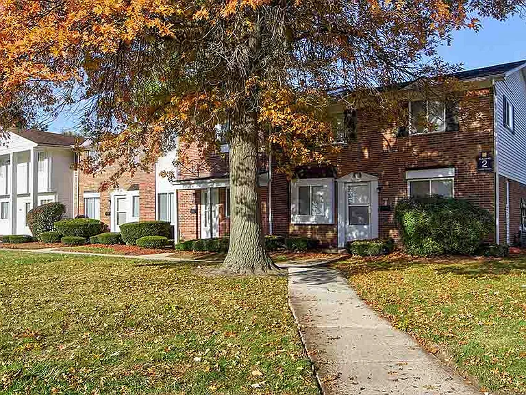 The Hamptons of Brownstown Apartments — Photo 10
