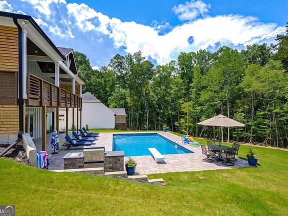 3rd image of 3610 Fleming Dr