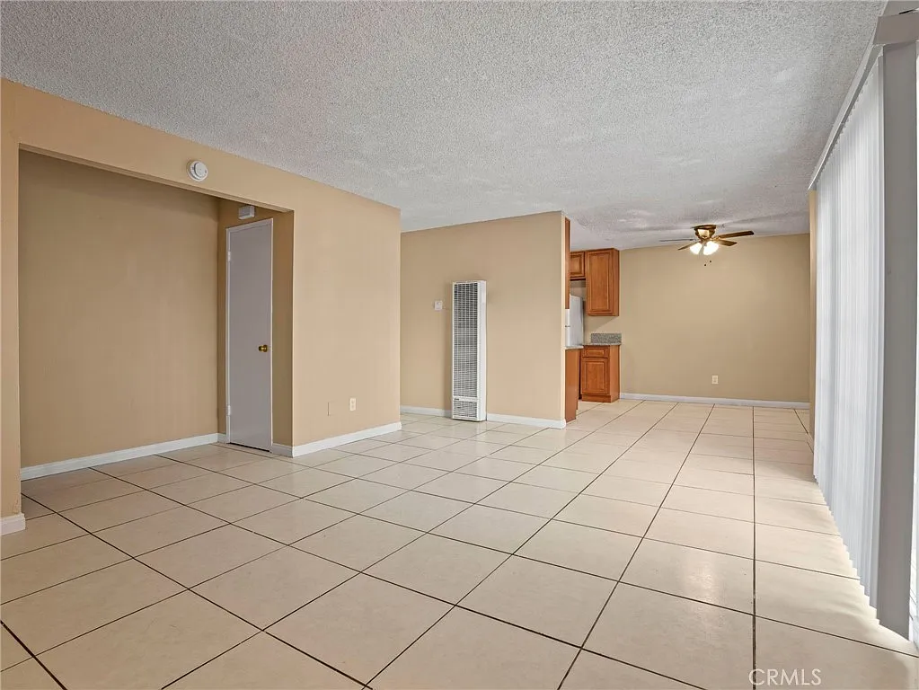 2 bed, 6148 sqft, $2,399 — Photo 3