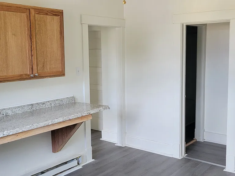 700 Maple Ave #5 — Photo 3