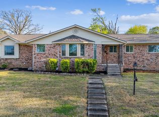 204 E Saddlerock Rd S, Sand Springs, OK 74063