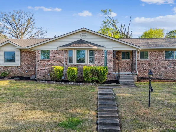 204 E Saddlerock Rd S, Sand Springs, OK 74063